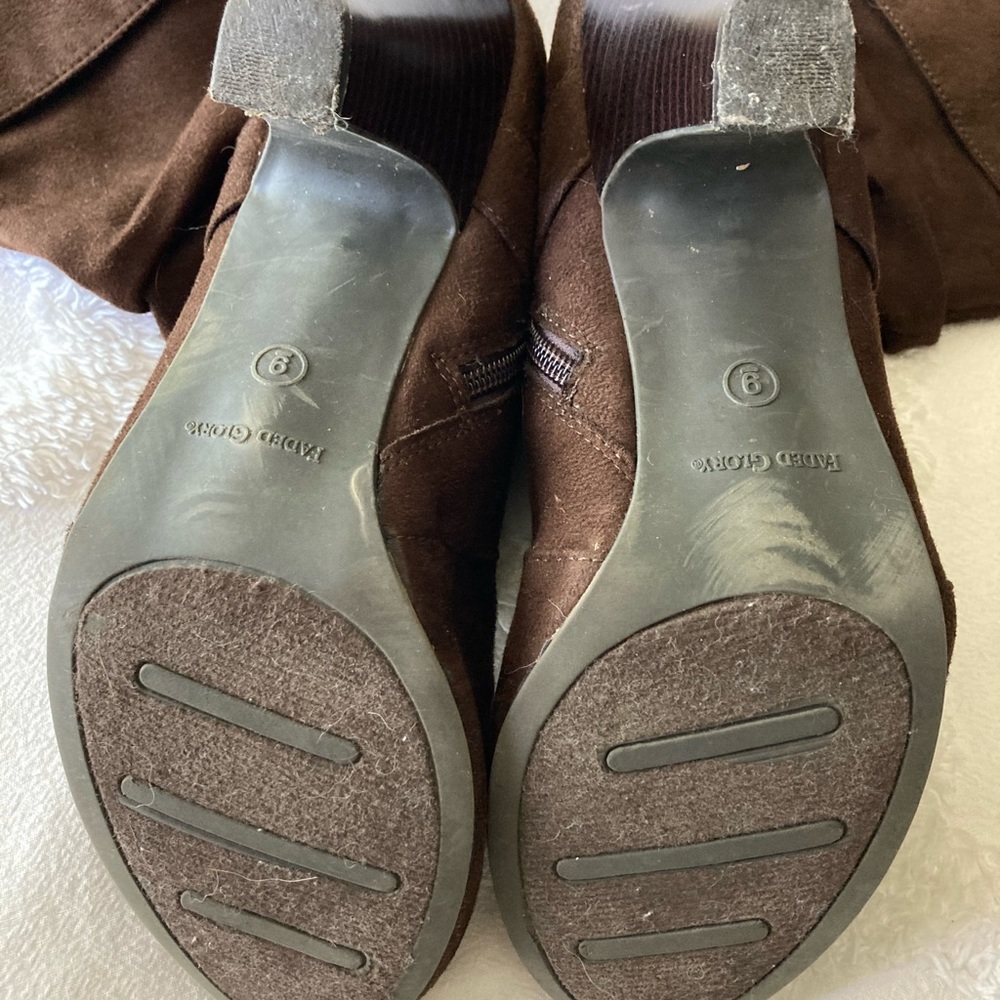 Boots - Picture 3 of 6